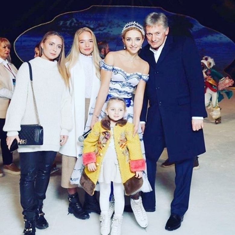 Татьяна Навка с семьей