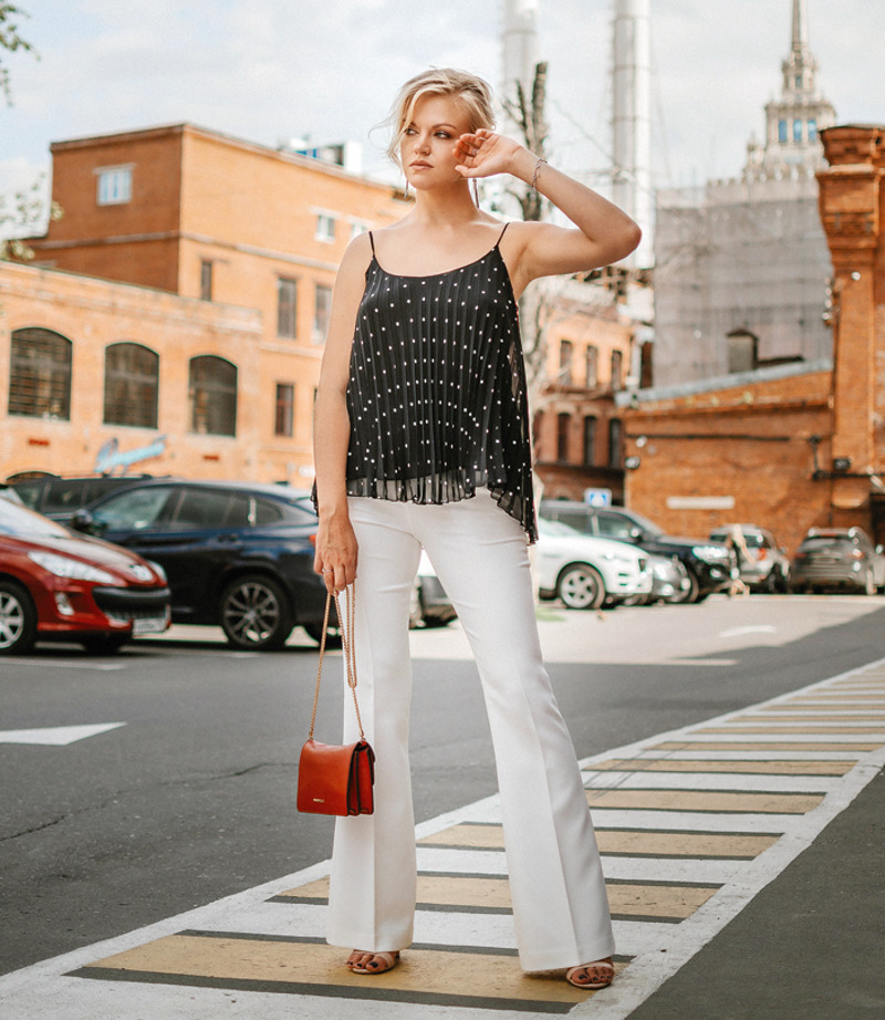 "Нам было всего по двадцать два года. Иван нашел нам квартиру, которую мы сняли. И я, как положено, пришла из родительского гнезда в дом мужа"