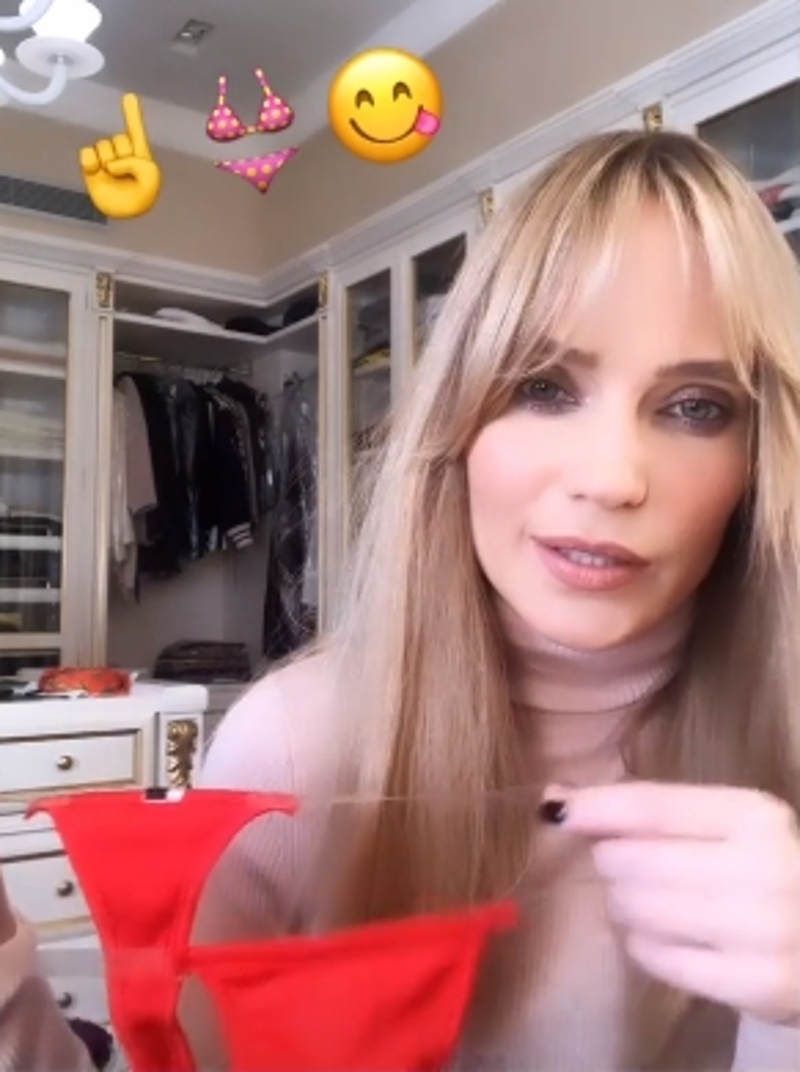 Наталью Ионову заподозрили в отсутствии нижнего белья