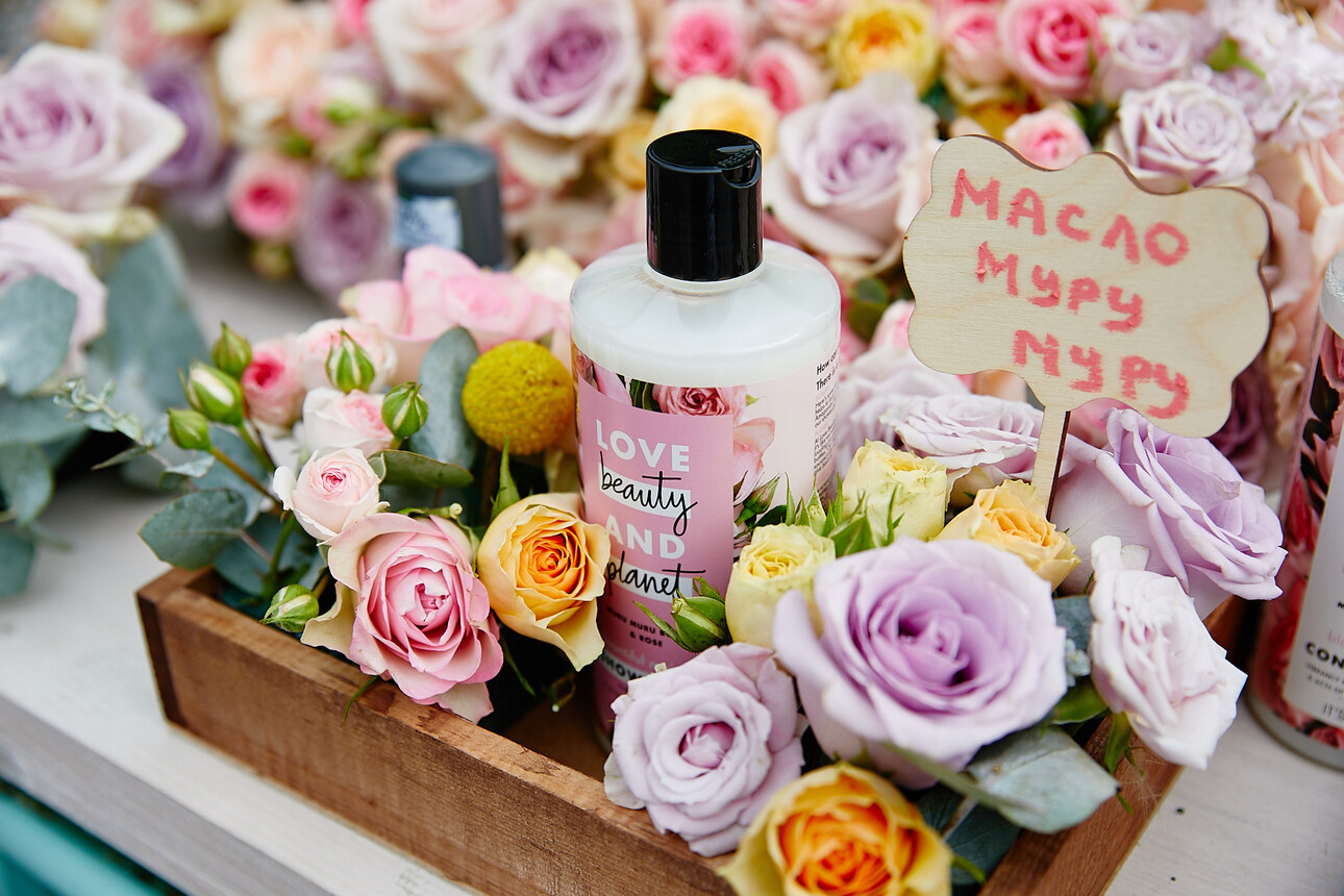 Бренд Love Beauty and Planet усиленно работает над снижением углеродного следа