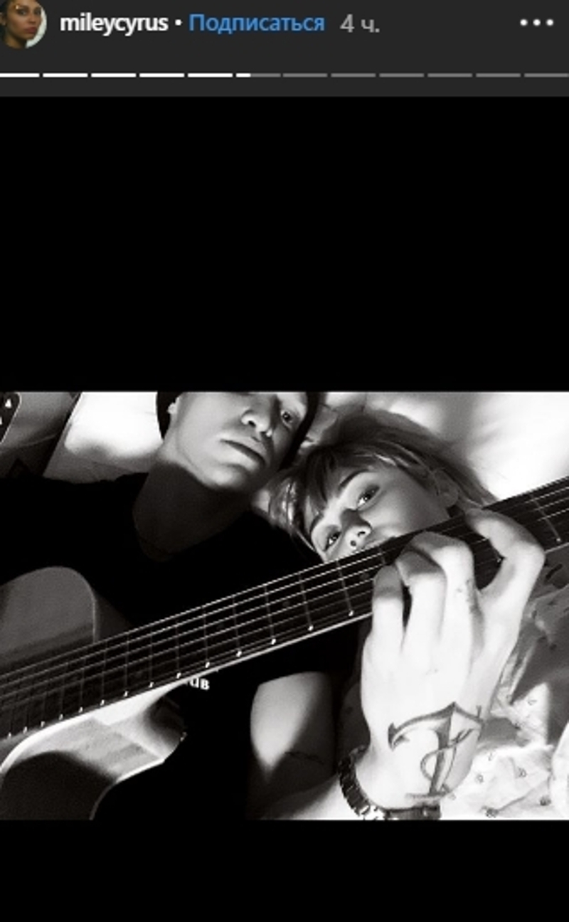 Майли Сайрус пришел навестить новый парень, певец Коди Симпсон