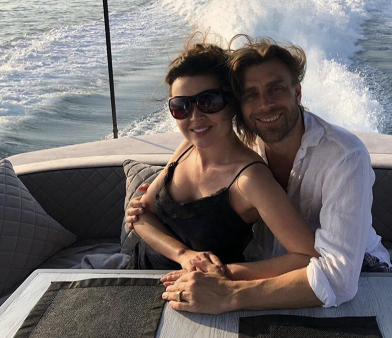 Петр всегда рядом с женой