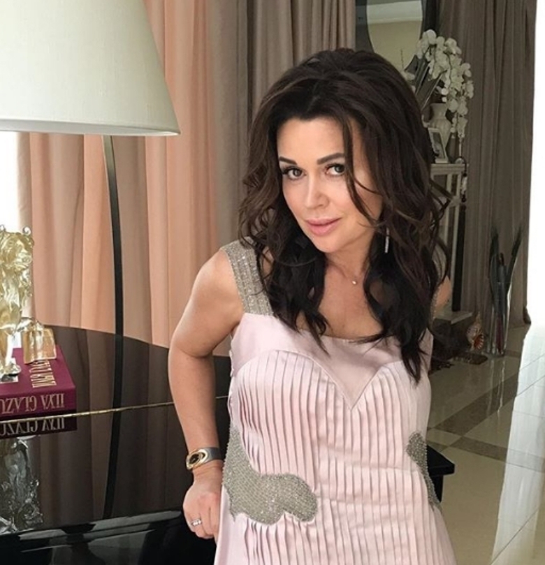 Анастасия Заворотнюк