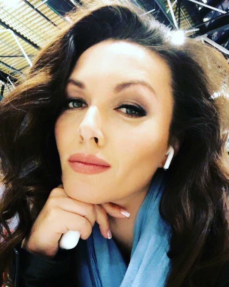 Актриса Юлия Такшина