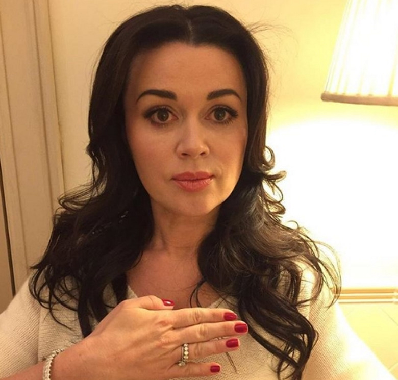 Анастасия Заворотнюк