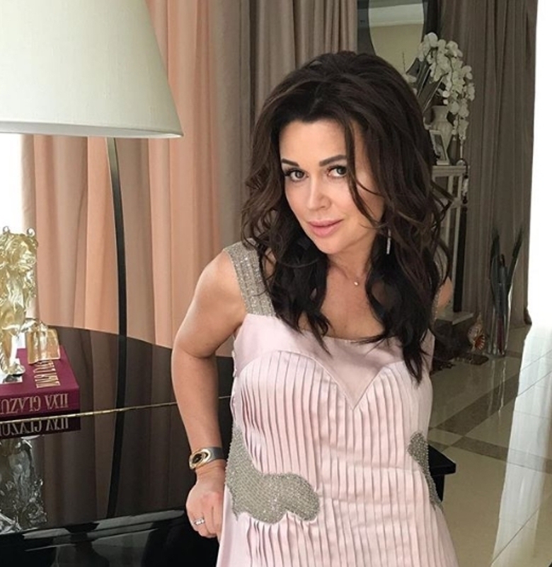 Анастасия Заворотнюк