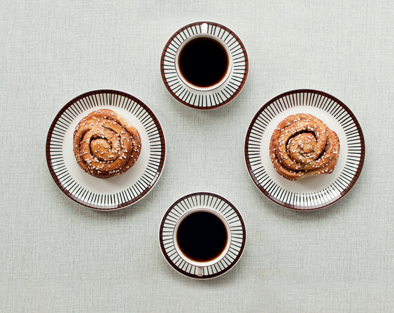 Фика (fika) – кофе-­пауза, которую шведы устраивают в середине рабочего дня. Во время фики нужно пить кофе и есть каку – так шведы именуют сдобу и печенье