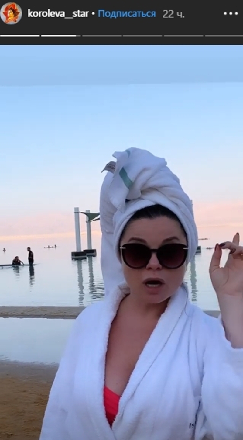 Королева на берегу Мертвого моря в Израиле