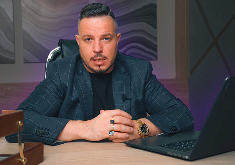 Дмитрий Ермолаев