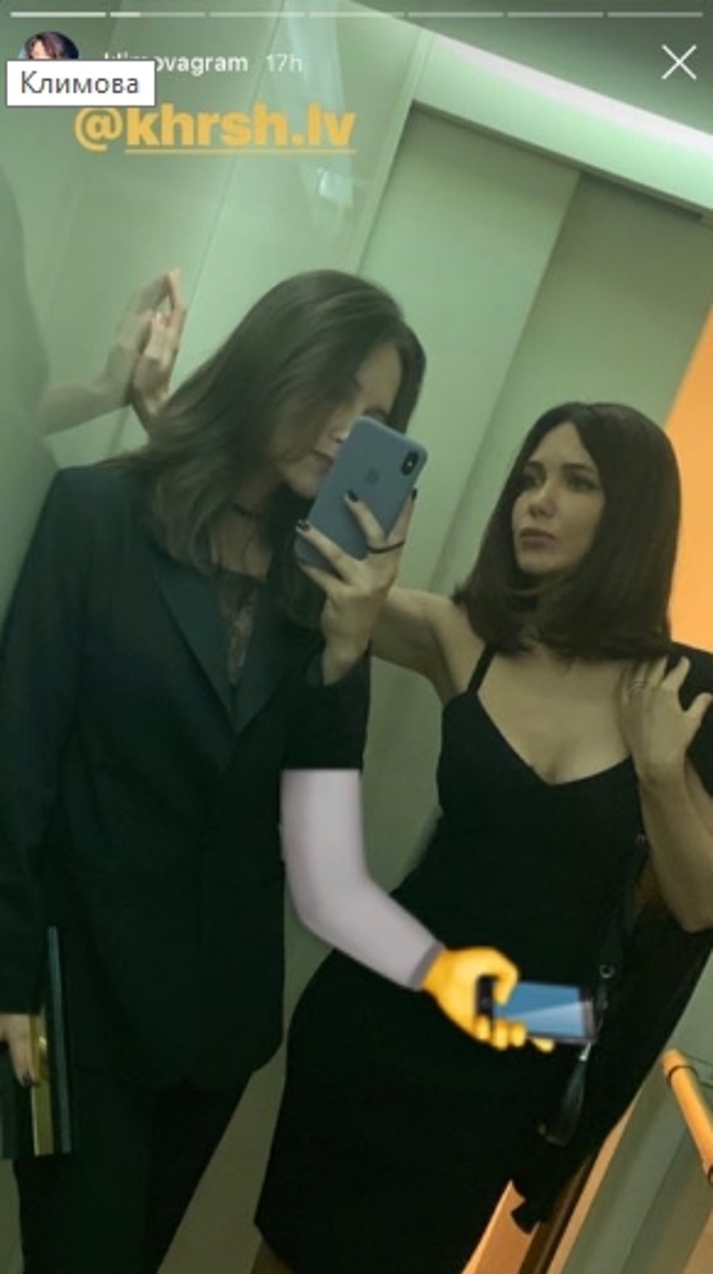 Климова вышла в свет в мини-платье с дерзким декольте