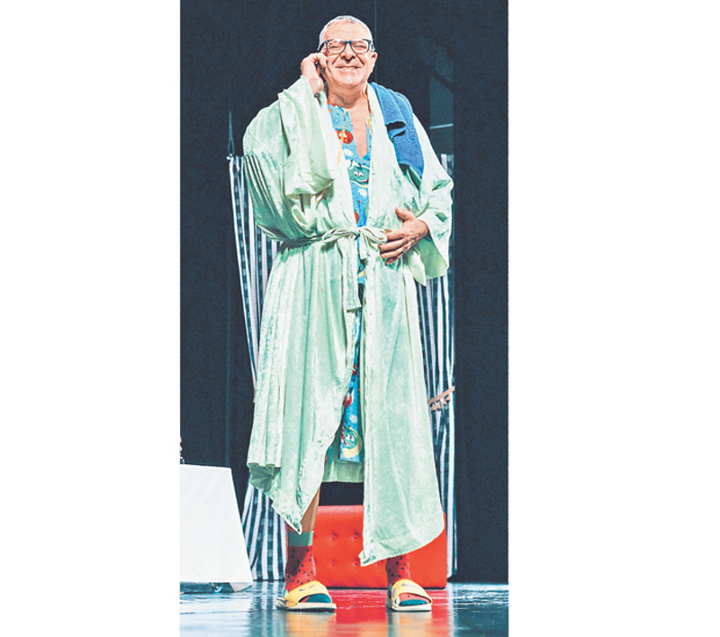 Андрей Ургант был просто неотразим в образе продажного чиновника в спектакле «Ну и фрукт ТЫ!»