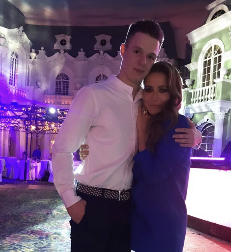 Пара уже подписалась друг на друга в Инстаграме и сделала пару совместных снимков