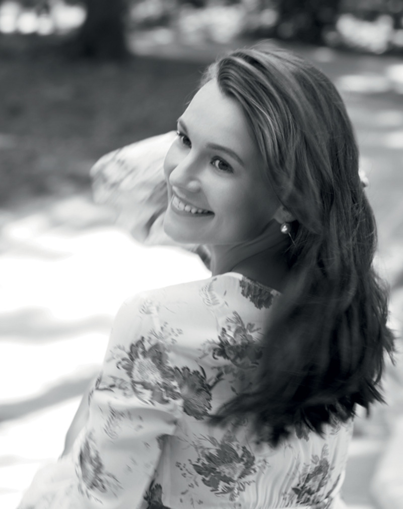 "Дима делал мне предложение три раза. В принципе, если бы не какая-­то строптивость в моем характере, мы бы поженились гораздо раньше"