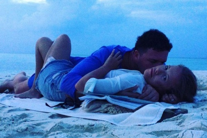 Это фото с Собчак Виторган выложил в январе 2019 года, когда уже вовсю обсуждался роман его жены с Богомоловым. Потом снимок был удален, но позже вновь опубликован