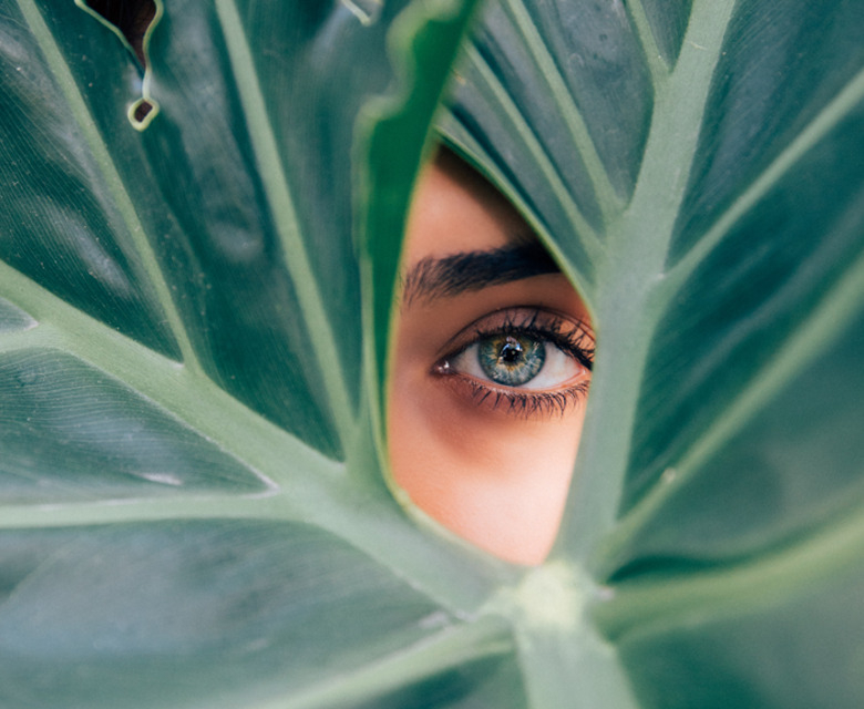 Как убрать мешки и круги под глазами?