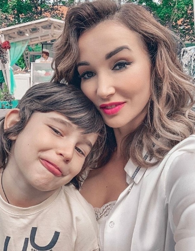 Анфиса Чехова с сыном