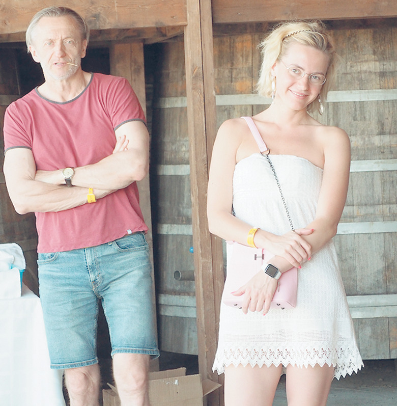 Александр Яцко привез на юг молодую супругу по имени Дарья