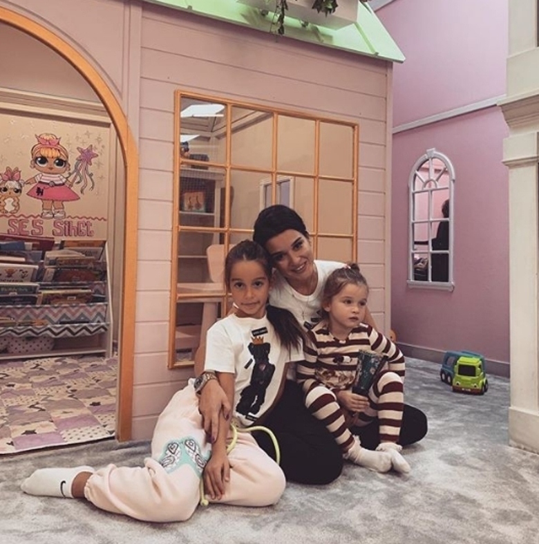 Ксения Бородина с детьми