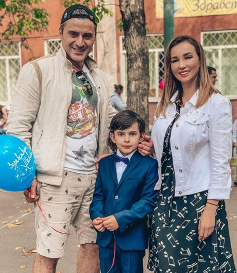 Анфиса Чехова с сыном и бывшим мужем