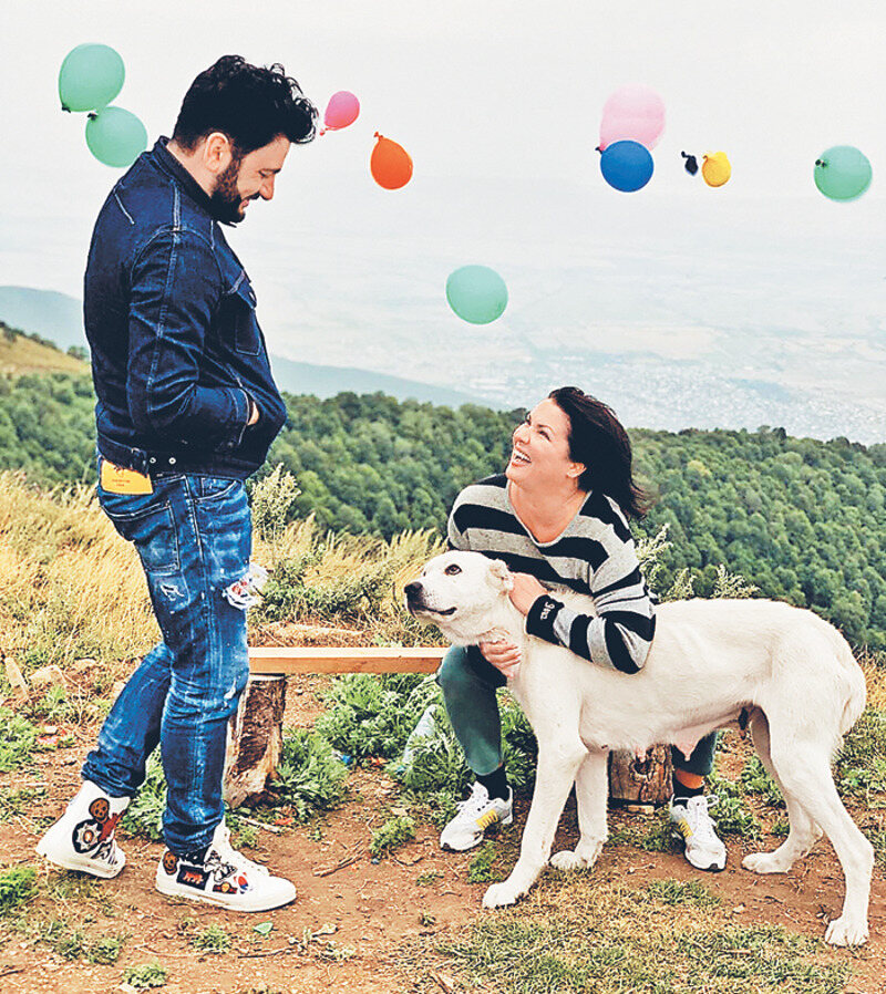 Непростой рабочий график не мешает паре получать удовольствие от жизни.