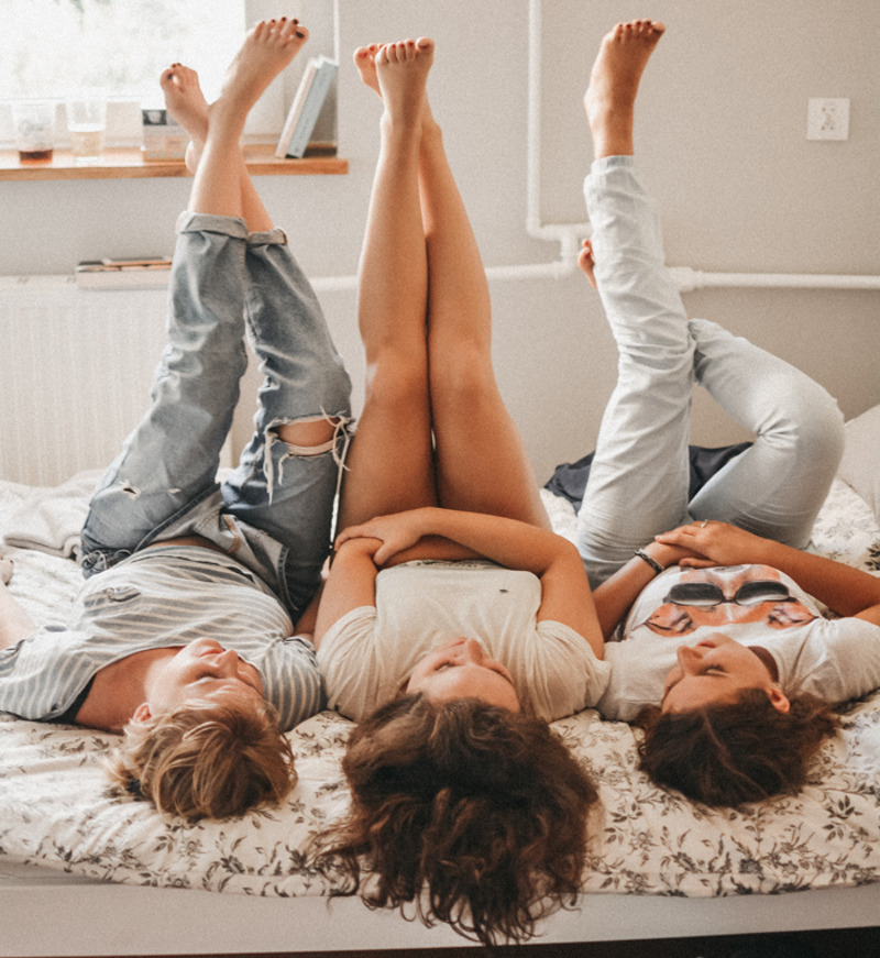 "Она не только красотка с чувством стиля, но еще и хозяйственная, смелая, решительная, мудрая и семейная натура"