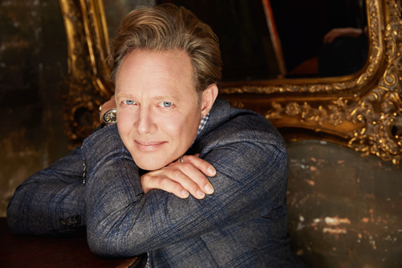 Пиджак, PAL ZILERI, сорочка, Eton и брюки, PT05, все – Mfashion; часы, Rado; кольцо, собственность телеведущего