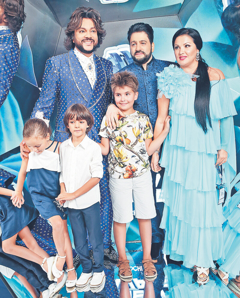 Анна и Юсиф давно дружат с Филиппом Киркоровым, а в Сочи познакомили детей. Алла-Виктория, Мартин и Тьяго быстро нашли общий язык