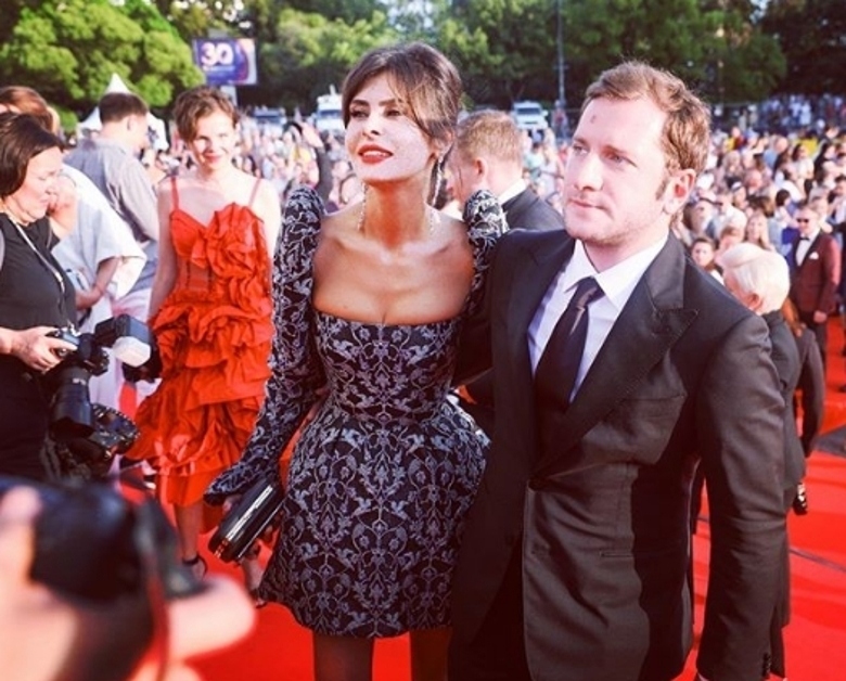 РЕЗО ГИГИНЕИШВИЛИ И НАДЕЖДА ОБОЛЕНЦЕВА