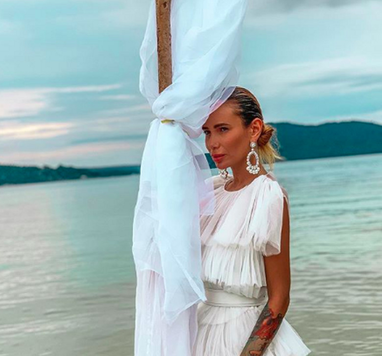 Айза Анохина призналась, что всерьез поссорилась с мужем