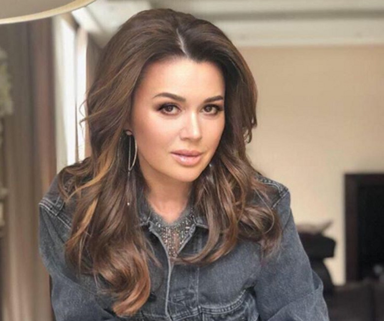 Анастасия Заворотнюк