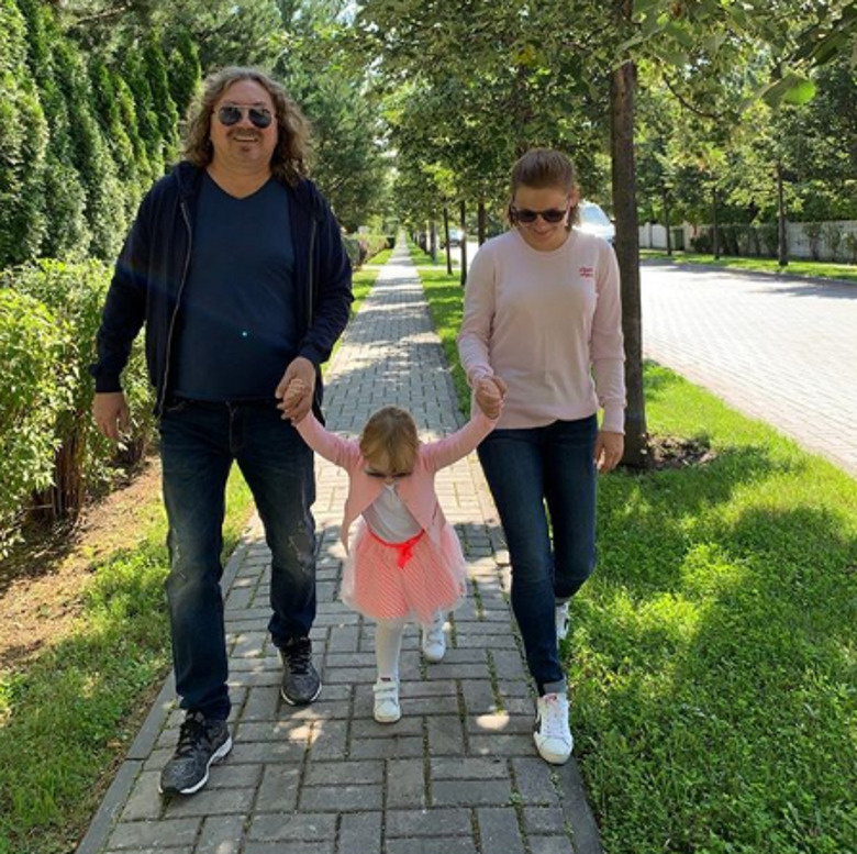 Игорь Николаев и Юлия Проскурякова с дочерью