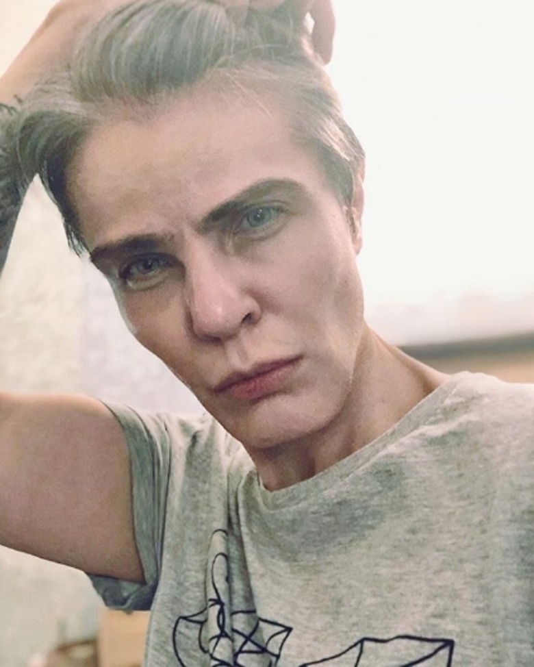 Джулия Ванг