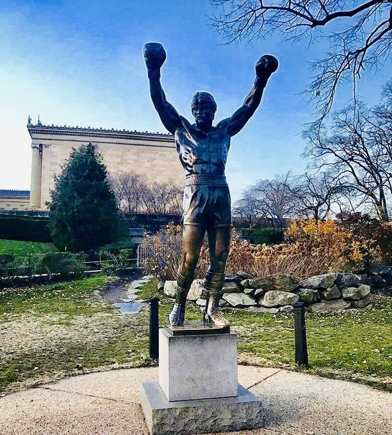 Архитектурные памятники, посвященные героям фильмов