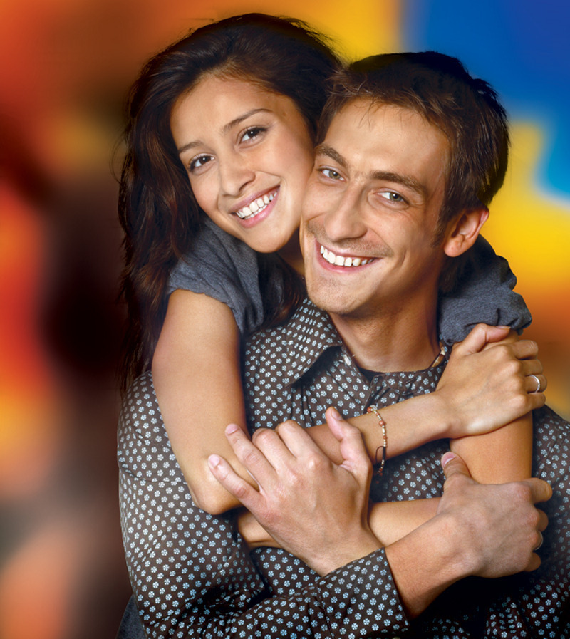 Артем не сразу нашел свое семейное счастье и в данный момент находится в третьем браке. Так получилось, что все его жены — актрисы. Первой супругой Артема стала Равшана Куркова