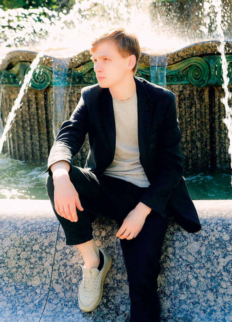 "Узнал о смерти бабушки – пощипало глаза, и все. А через три дня догнала мысль, что уже никогда не откроет мне дверь маленькая седая женщина"