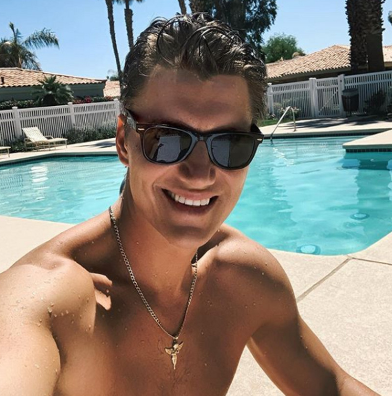 Алексей не скрывает, что сейчас одинок