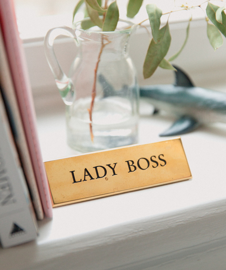 Женщине-боссу уйти в отпуск еще страшнее: мешают врожденная гиперответственность