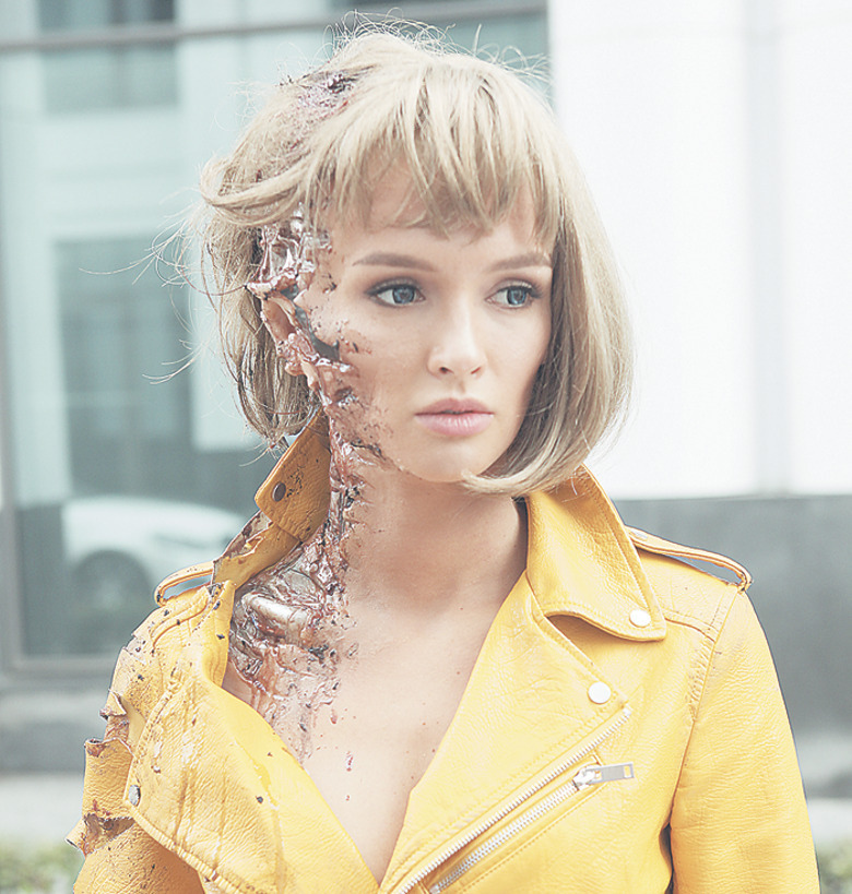 Роль робота стала для Паулины Андреевой настоящим испытанием. Актрисе пришлось научиться двигаться и говорить как машина. И проявить терпение при нанесении сложного грима