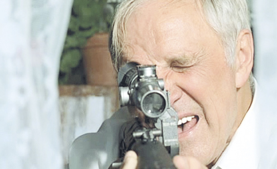 Михаил Ульянов в фильме "Ворошиловский стрелок"