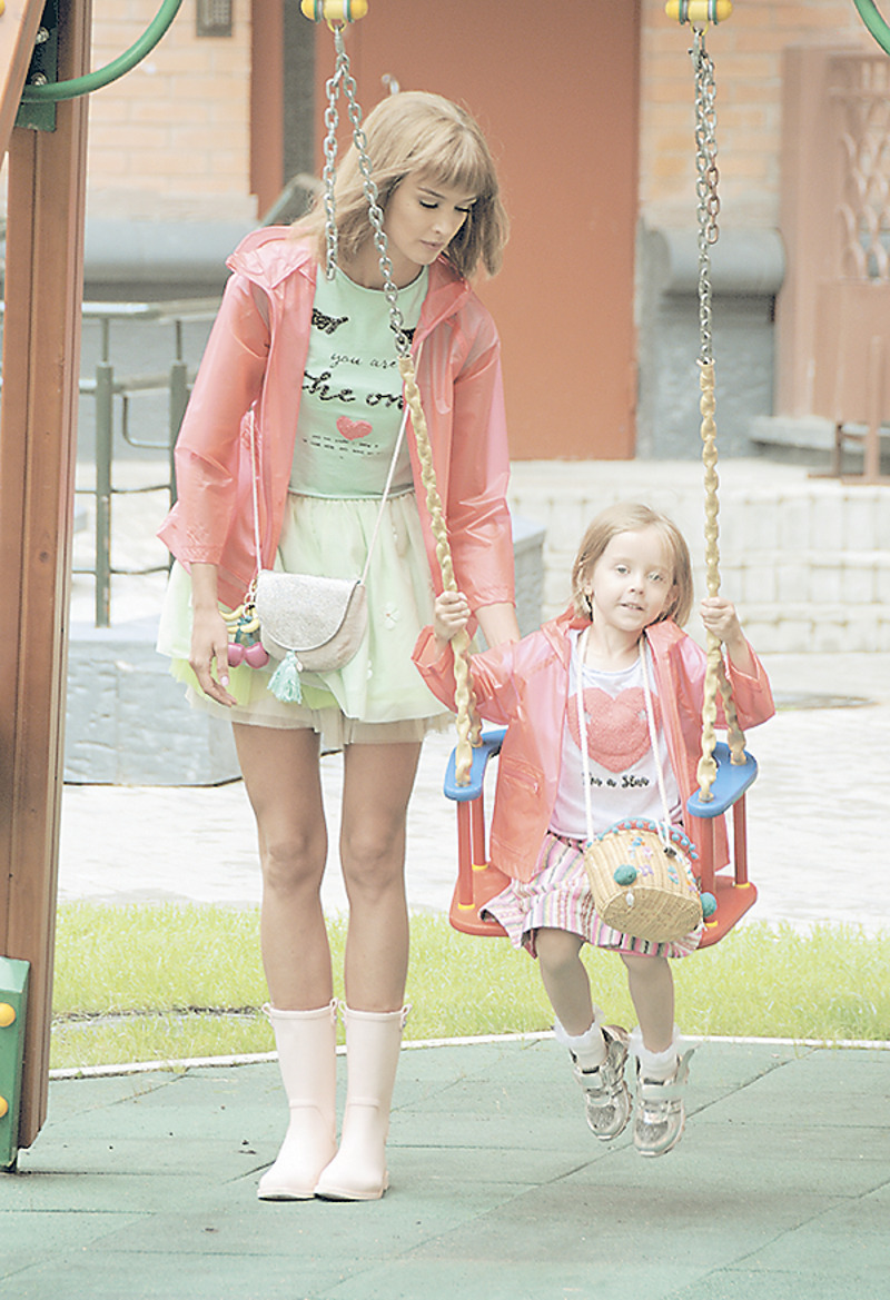 По сюжету сериала, роботы уже стали частью жизни людей, но далеко не всегда отношения между человеком и машиной можно назвать идеальными