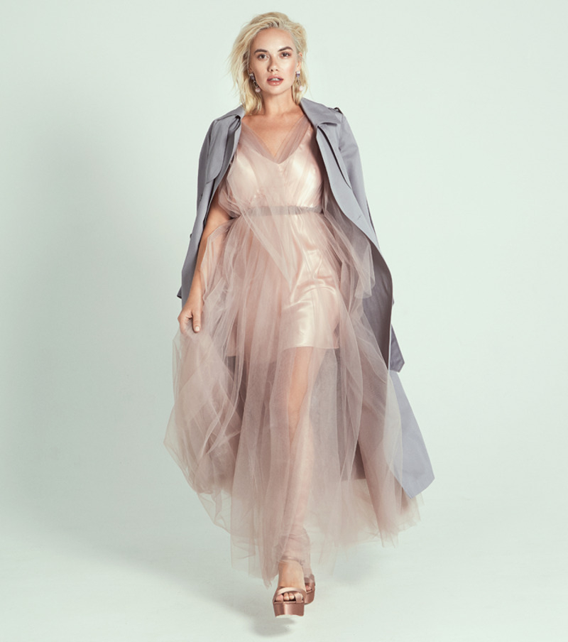 "Когда мы летели на отдых, на высоте нескольких тысяч метров Саша сделал мне предложение. Аплодировал весь самолет"