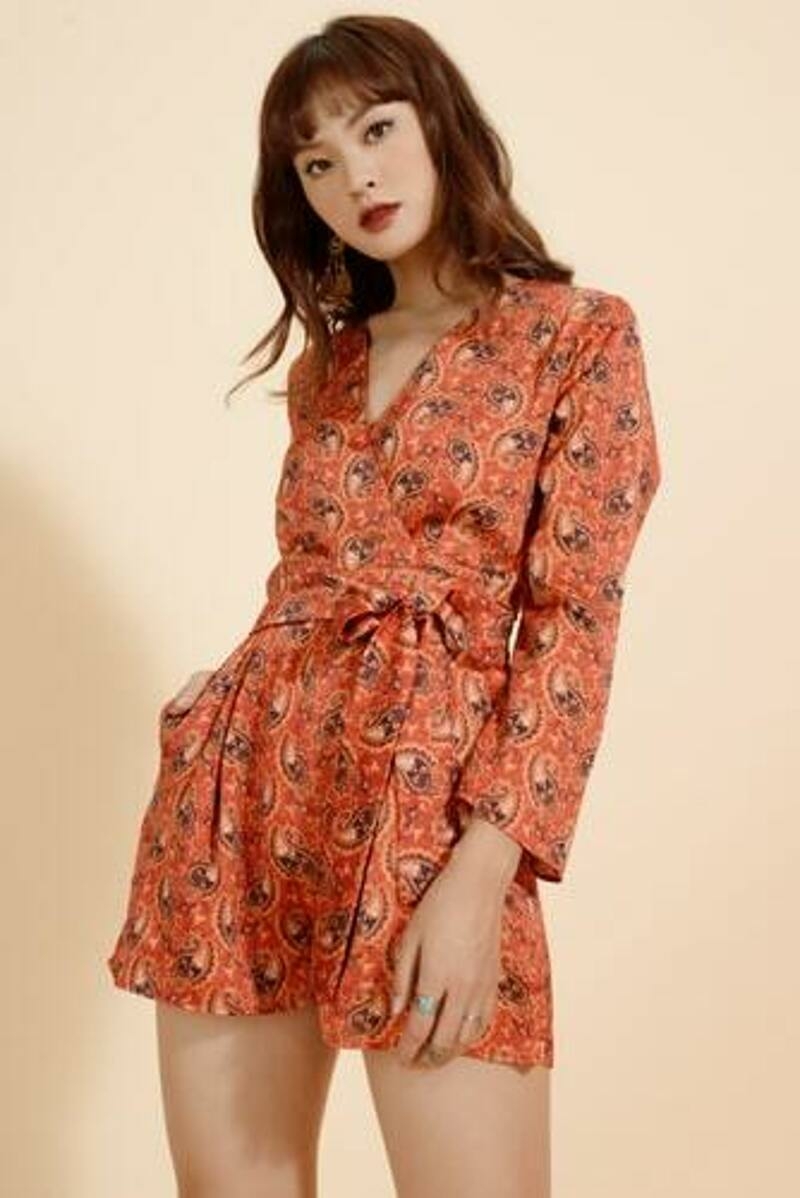 для выхода с друзьями вы можете подобрать любой цвет и фасон костюма с шортами