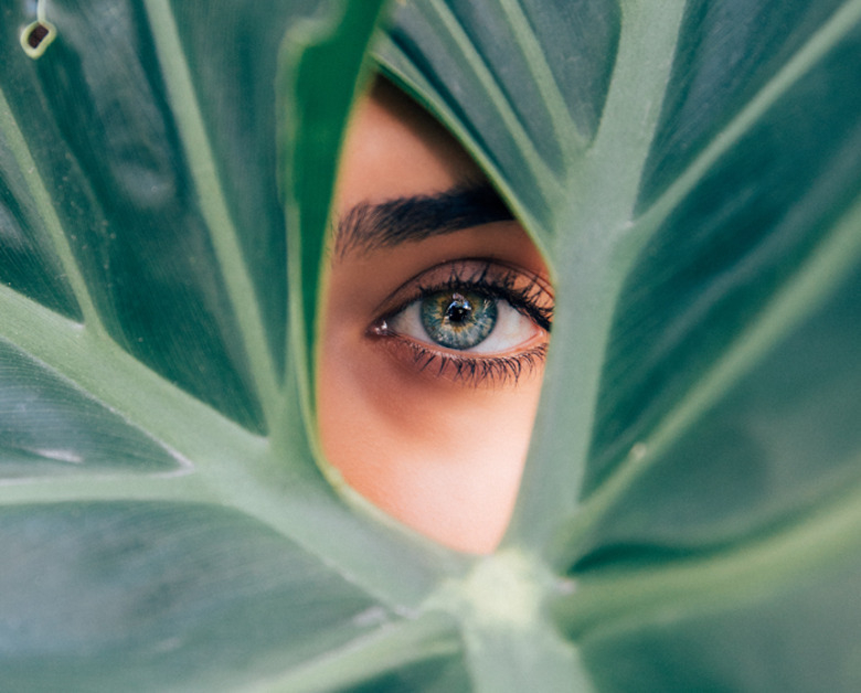 Выбираем уход за кожей вокруг глаз