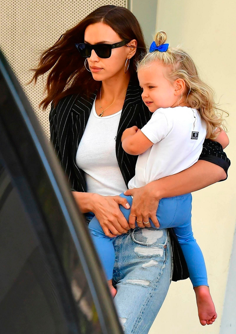 Это фото Ирины Шейк с дочерью вызвало волну слухов