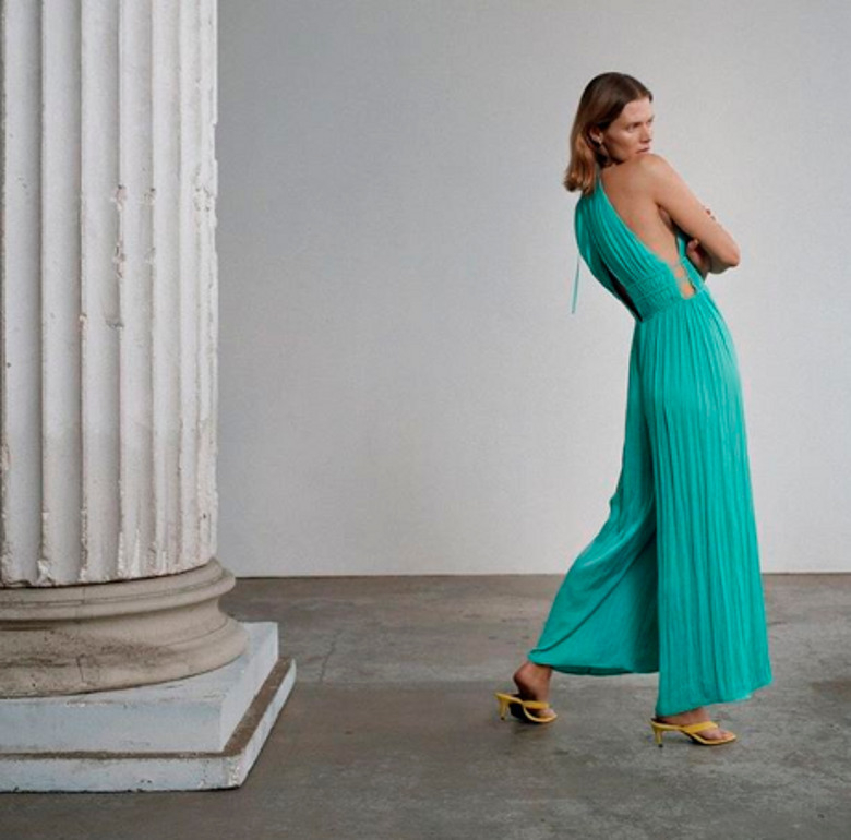 Как носить плиссе и мюли?