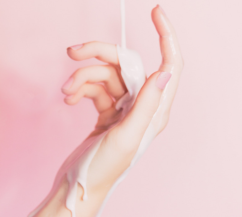 Как защитить кожу рук от преждевременного старения?