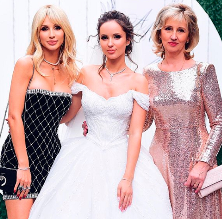 Светлана Лобода с сестрой и мамой