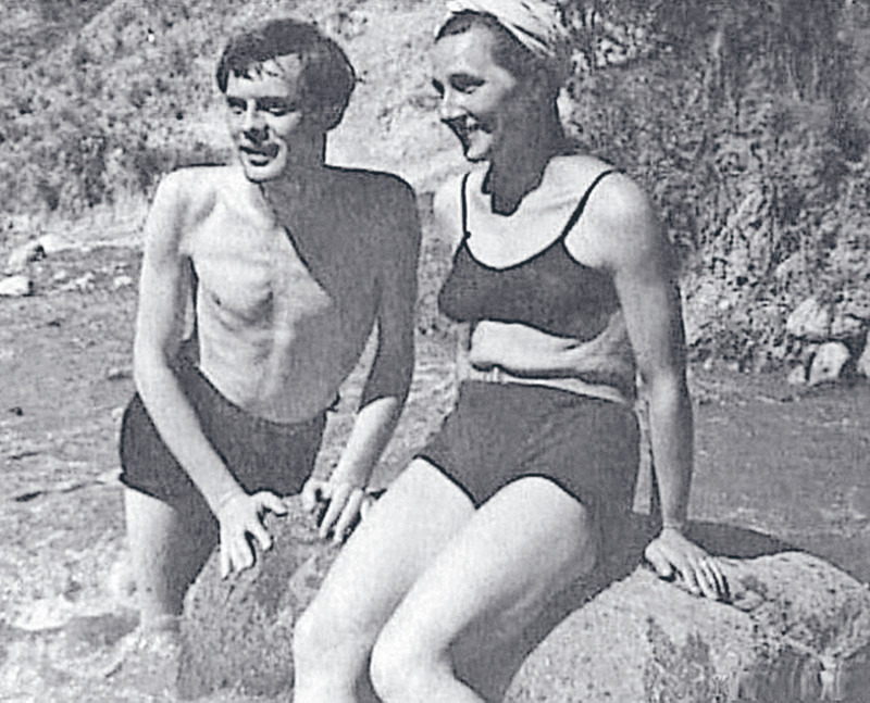 Розалия всегда была рядом с мужем и даже простила ему роман на стороне с актрисой театра «Ромэн»