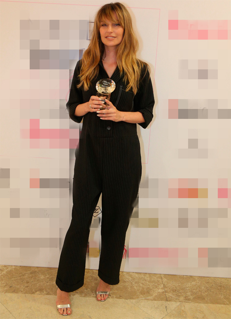 Саша Савельева стала мамой три месяца назад, а вчера получила звание "мамы года" официально