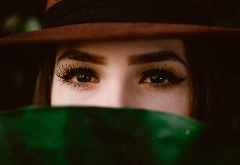 Чем естественнее выглядят волосы и ресницы, тем лучше